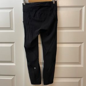 Lululemon Time To Sweat Crop 21” size 6